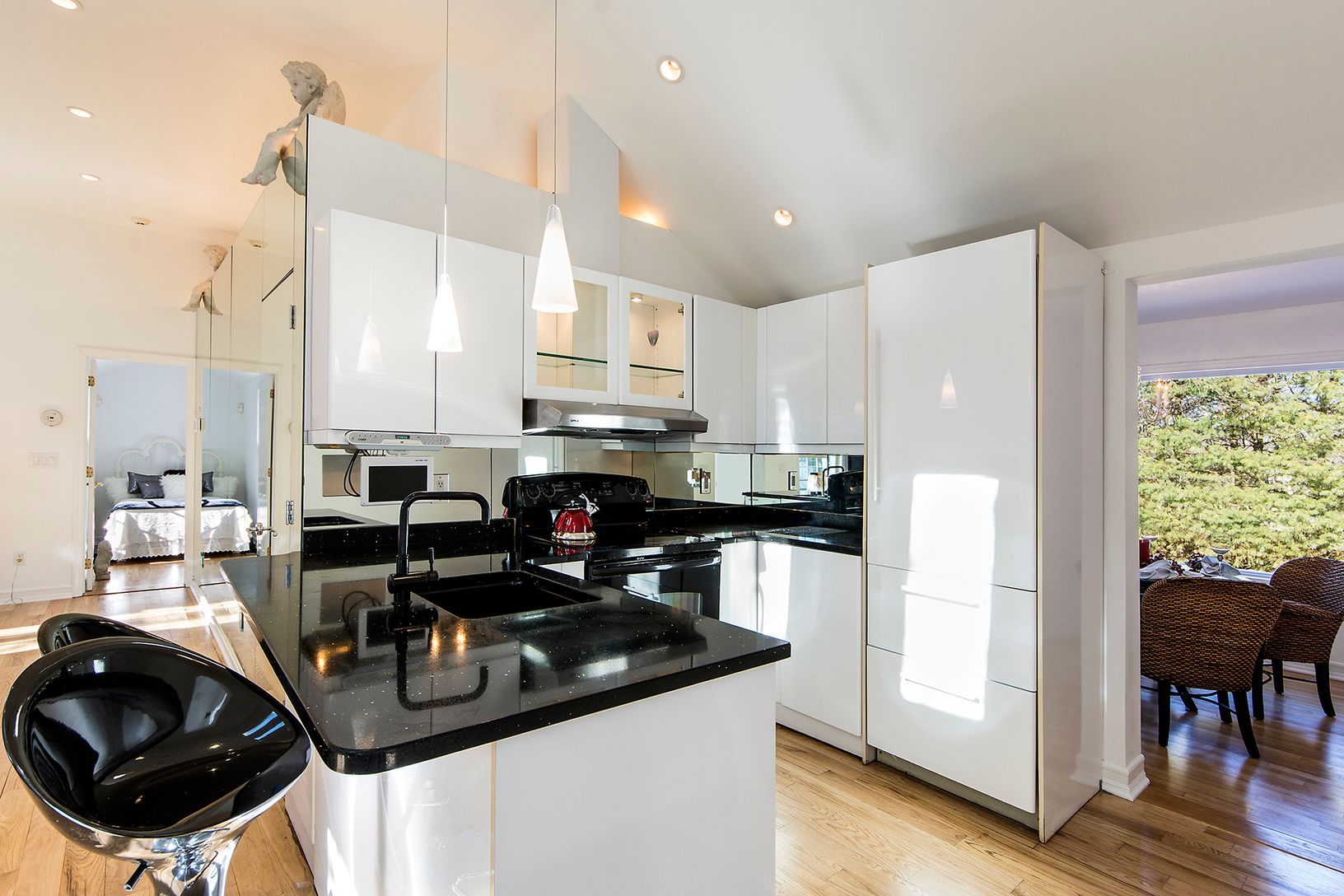  View Kitchen & Dinning Rm