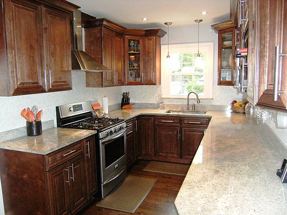 3rd image of 100 N 5th St