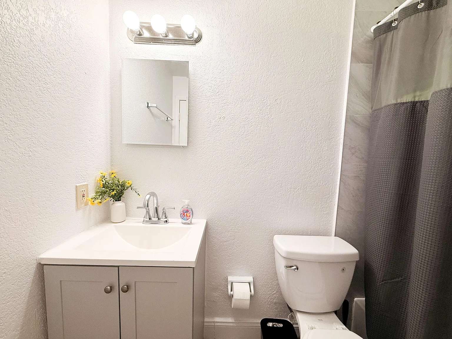 2 bed, 1.0 bath, 720 sqft, $1,118 — Photo 4