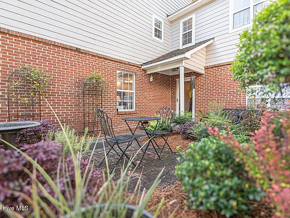 5th image of 2715 Townes Drive