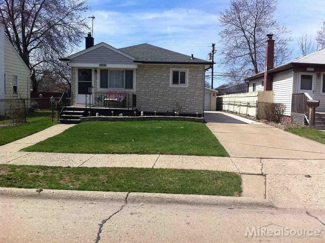 23313 Crossley Ave photo 1