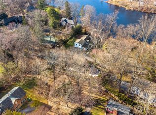108 Sheephill Rd, Riverside, CT 06878