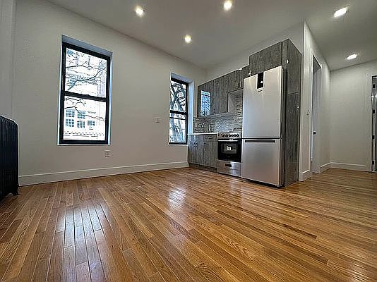 3rd image of 754 Park Pl APT 8