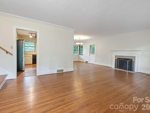 2nd image of 4215 Chelmsford Rd