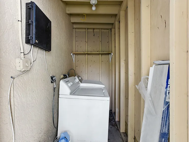 408 S Tampania Ave — Photo 35