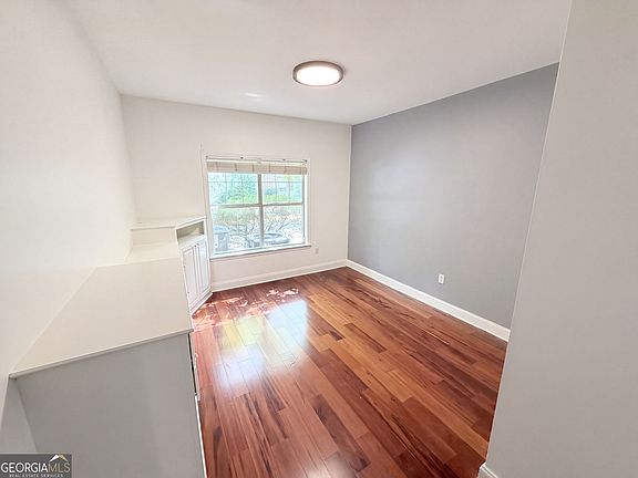 4th image of 2700 Pine Tree Rd NE Unit 3006