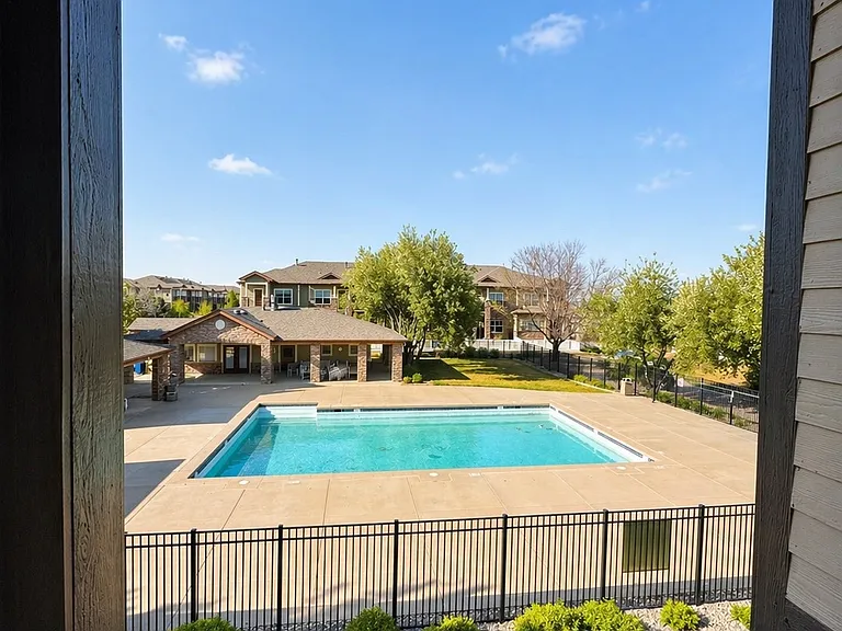5015 Northern Lights Dr #D — Photo 14