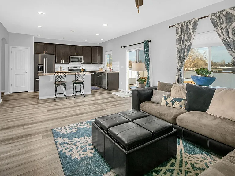472 Tahoe Dr — Photo 4