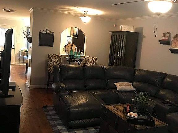 3rd image of 508 Amberdale Cir E