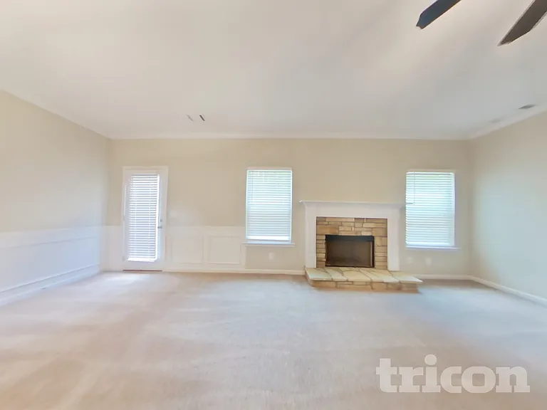 256 Eva Way — Photo 3