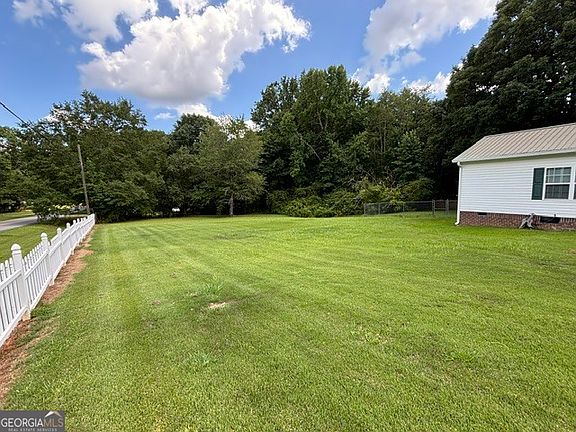 5th image of 10 Holly Ln