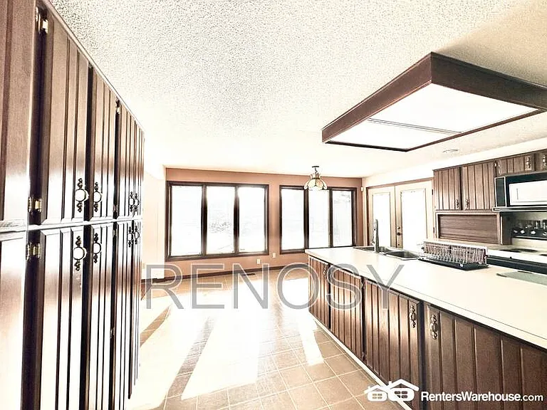 3006 Fleur Dr — Photo 10