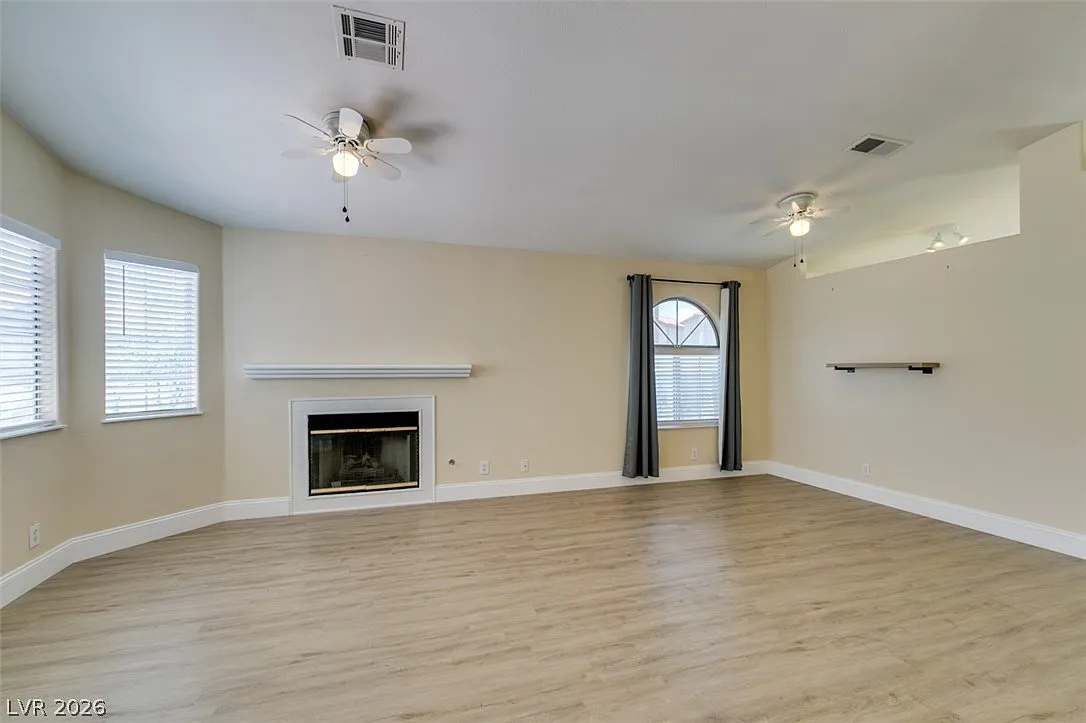 3 bed, 2.5 bath, 1624 sqft, $2,100 — Photo 3