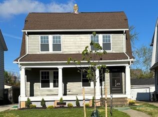 2124 Rossmoor Rd, Cleveland Heights, OH 44118
