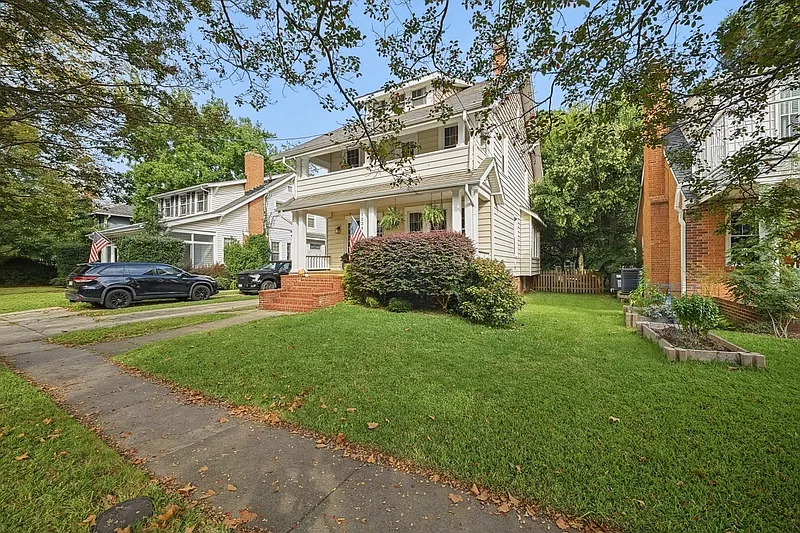 4 bed, 2.5 bath, 2300 sqft, $3,500 — Photo 1