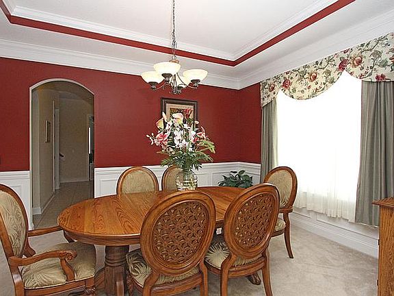 3rd image of 225 Stonewell Dr