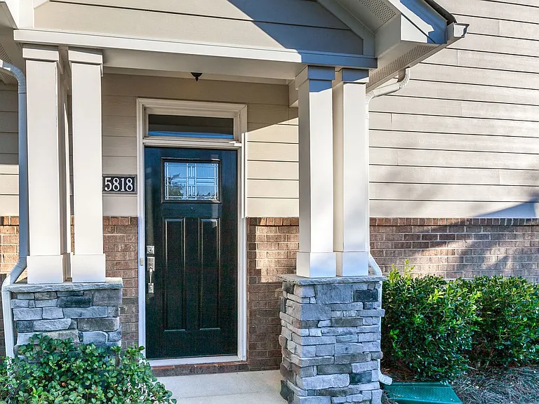 5818 Glenmore Garden Dr — Photo 2