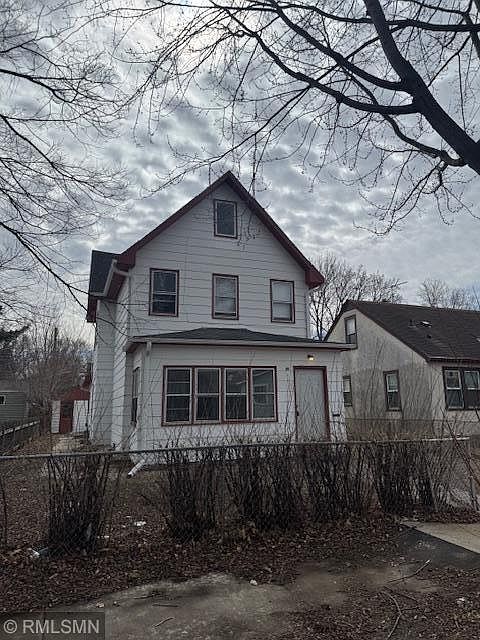 1st image of 40 Magnolia Ave W