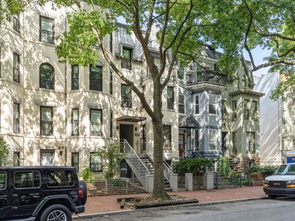 1124 25th St NW APT 211, Washington, DC 20037