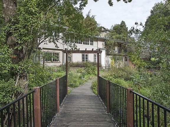 3rd image of 3339 Oak Knoll Dr