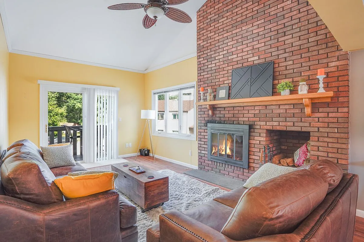 1 bed, 1.0 bath, 920 sqft, $2,300 — Photo 2