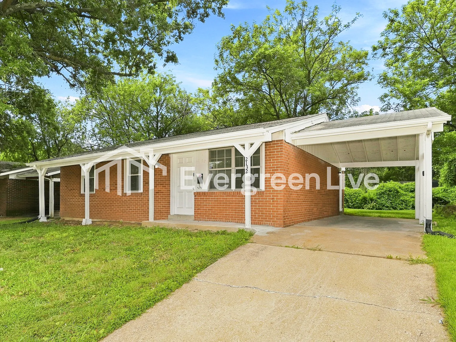 3 bed, 1.0 bath, 1015 sqft, $1,445 — Photo 2