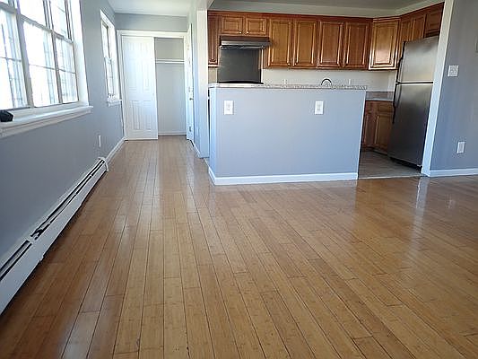 3rd image of 332 Saratoga Ave Floor 3