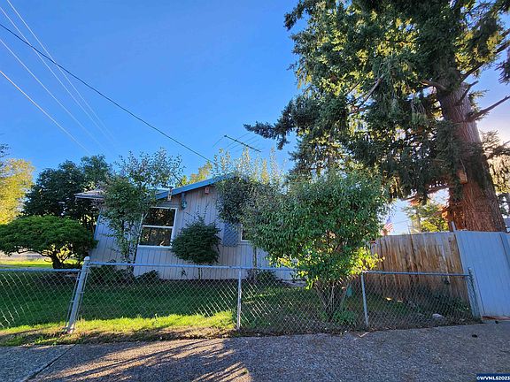 2nd image of 905 21st St SE