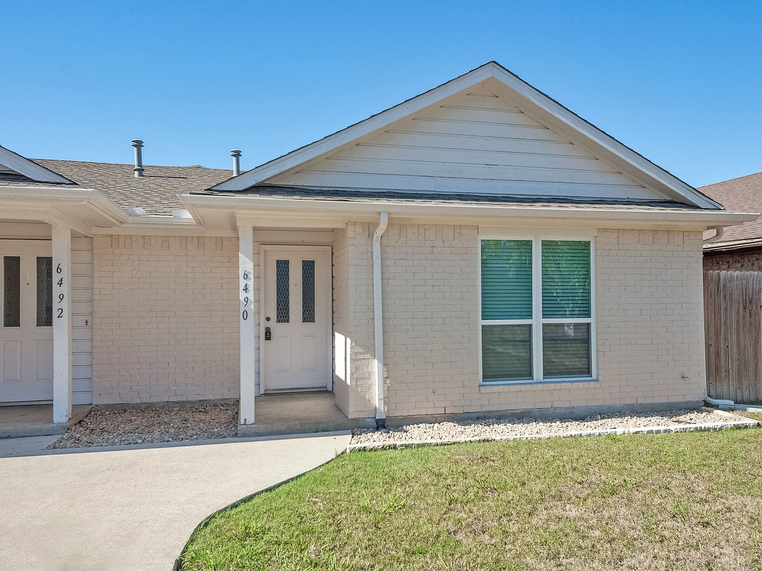 2 bed, 1090 sqft, $2,195 — Photo 2