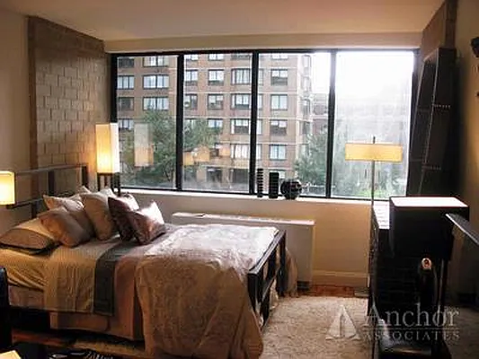 Rented by Anchor Associates | media 30