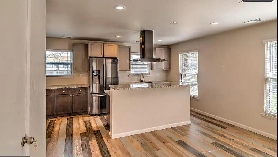 7415 Crane Pl — Photo 2