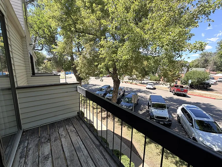 524 W Laurel St — Photo 12