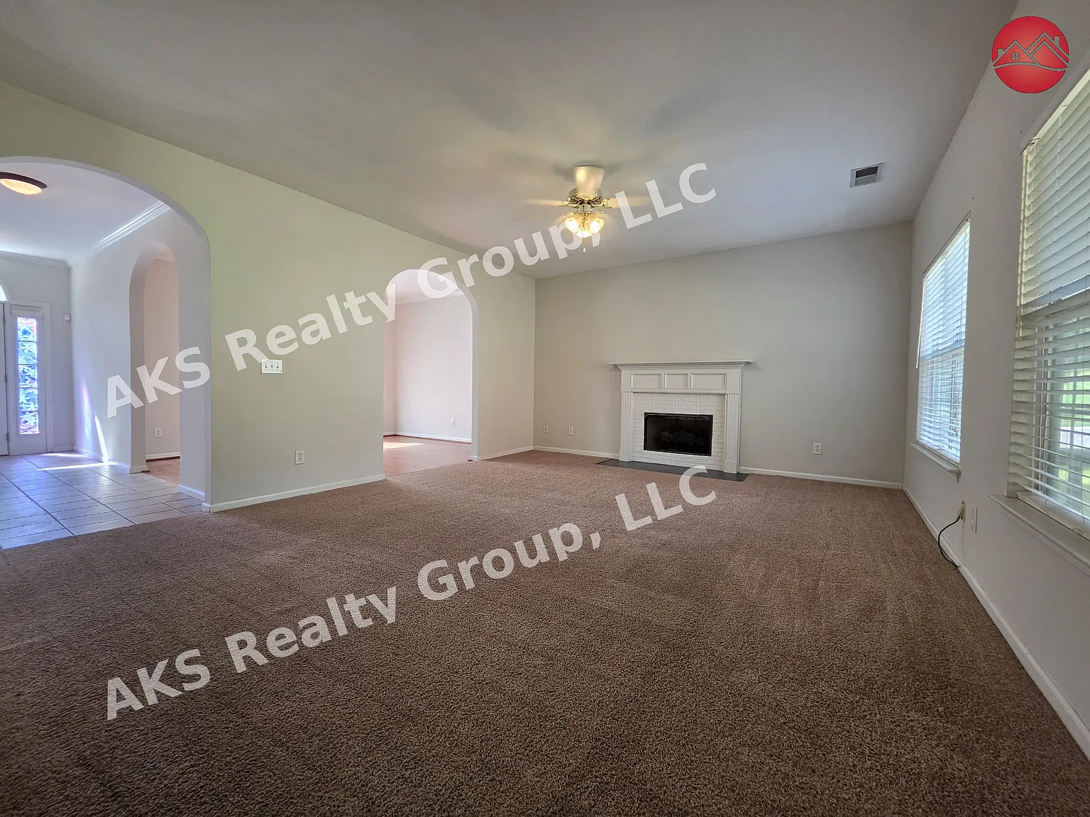 4 bed, 3.5 bath, 2725 sqft, $2,699 — Photo 3