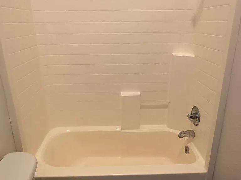 1404 Bradley Ct — Photo 14