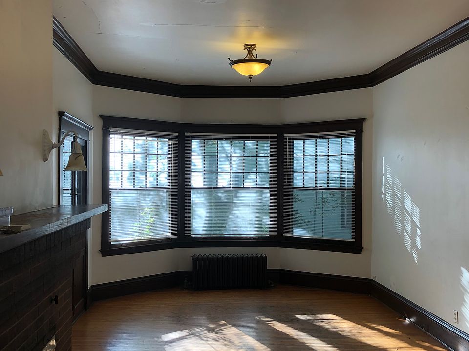 1st image of 1321 6th St SE APT 1