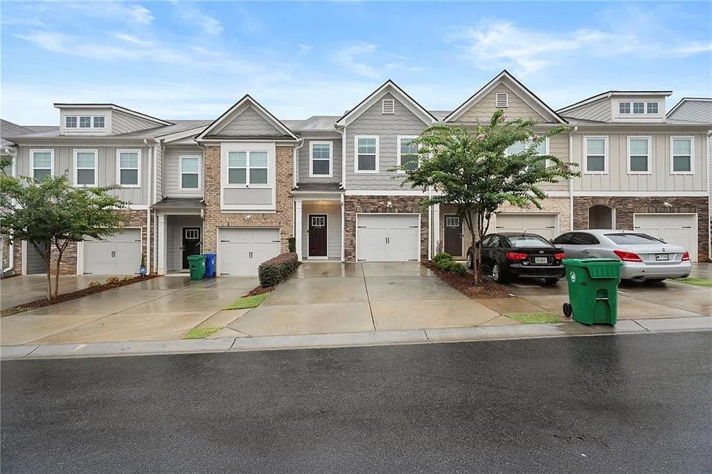3 bed, 2.5 bath, 1539 sqft, $2,100 — Photo 2