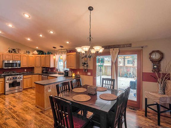 5th image of 704 S Osprey Dr