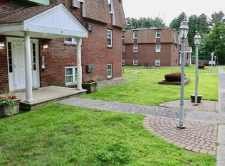 870 Haverhill St APT 12A, Rowley, MA 01969