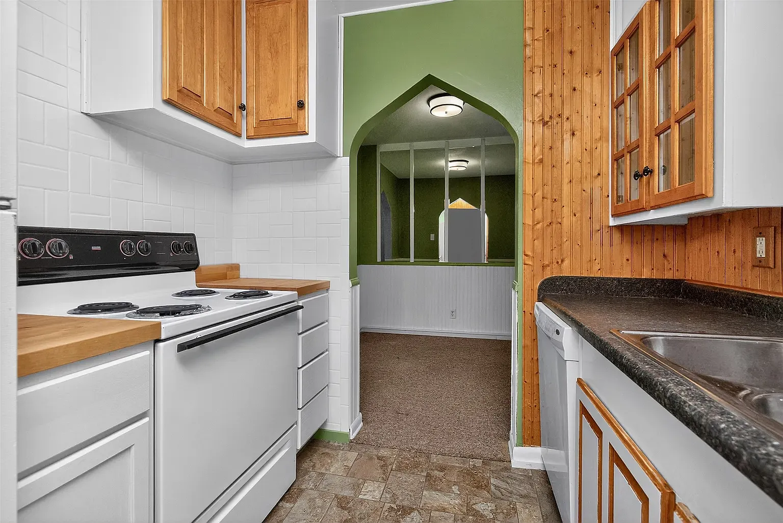 2 bed, 1028 sqft, $1,200 — Photo 2