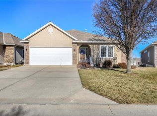 908 SW Olympia Ct, Lees Summit, MO 64082