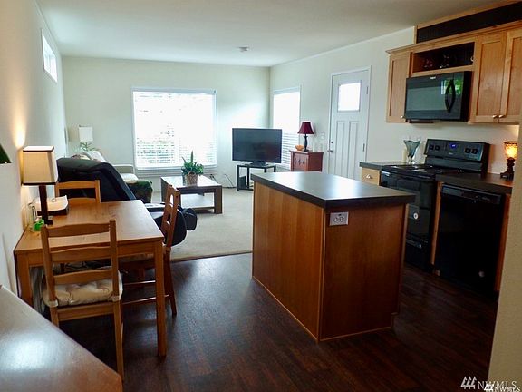 5th image of 3238 S 181st St Unit 74
