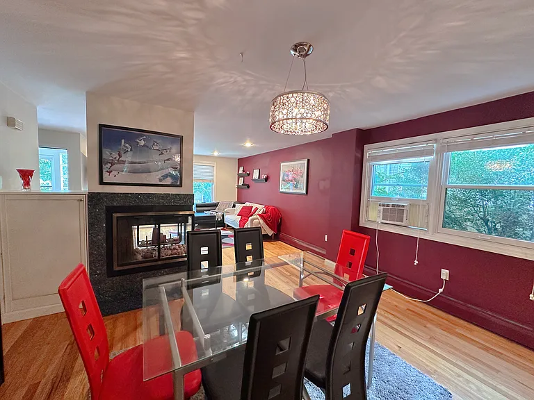 208 University Ave — Photo 6