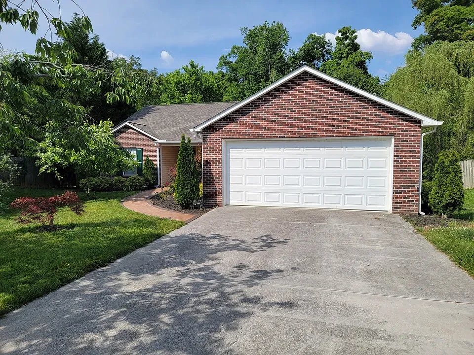 3 bed, 1620 sqft, $2,400 — Photo 2