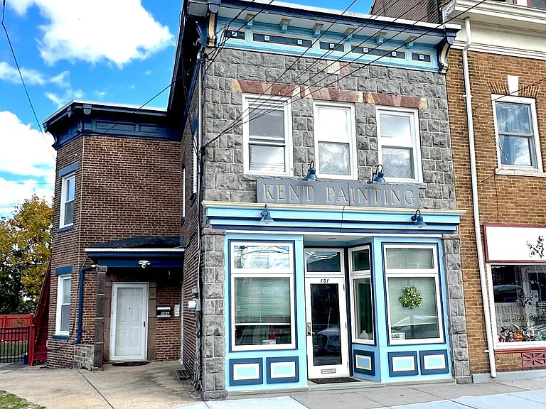 151 N Broadway — Photo 2