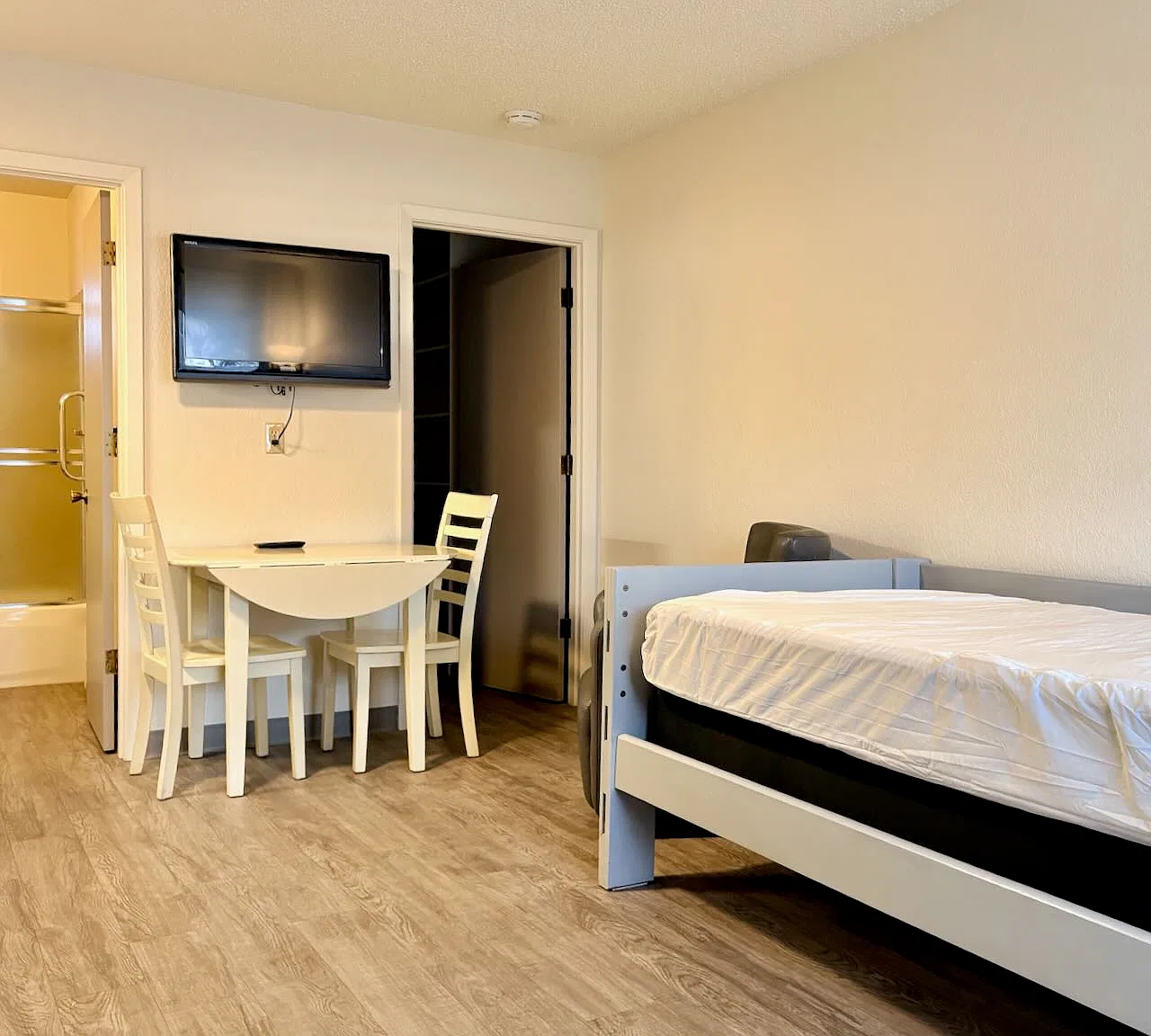 Studio, 500 sqft, $895 — Photo 2