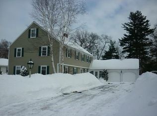100 Locksley Rd, Lynnfield, MA 01940