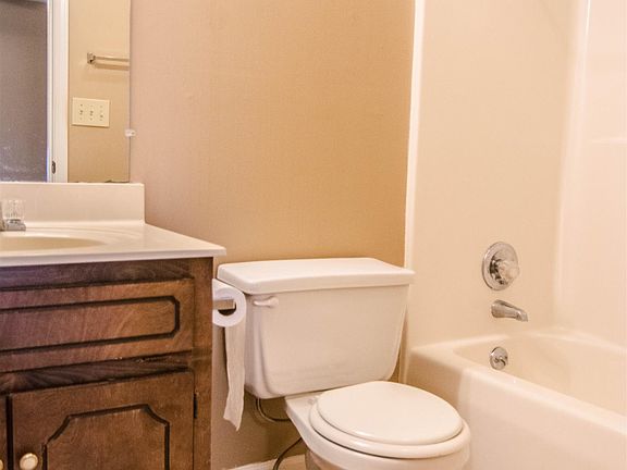 5th image of 800 Princeton Cir