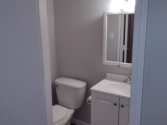 3rd image of 8409 E 110th St
