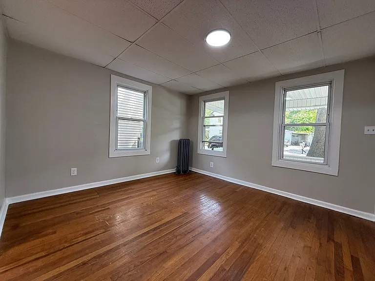 339-341 Allen St #1R — Photo 8
