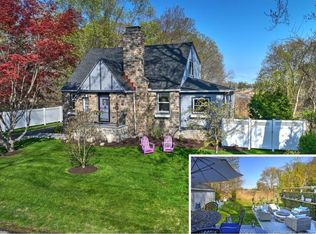 1039 S Pine Creek Rd, Fairfield, CT 06824